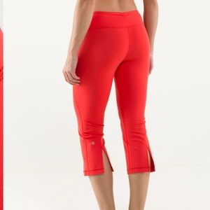 Lululemon gather and crow crop